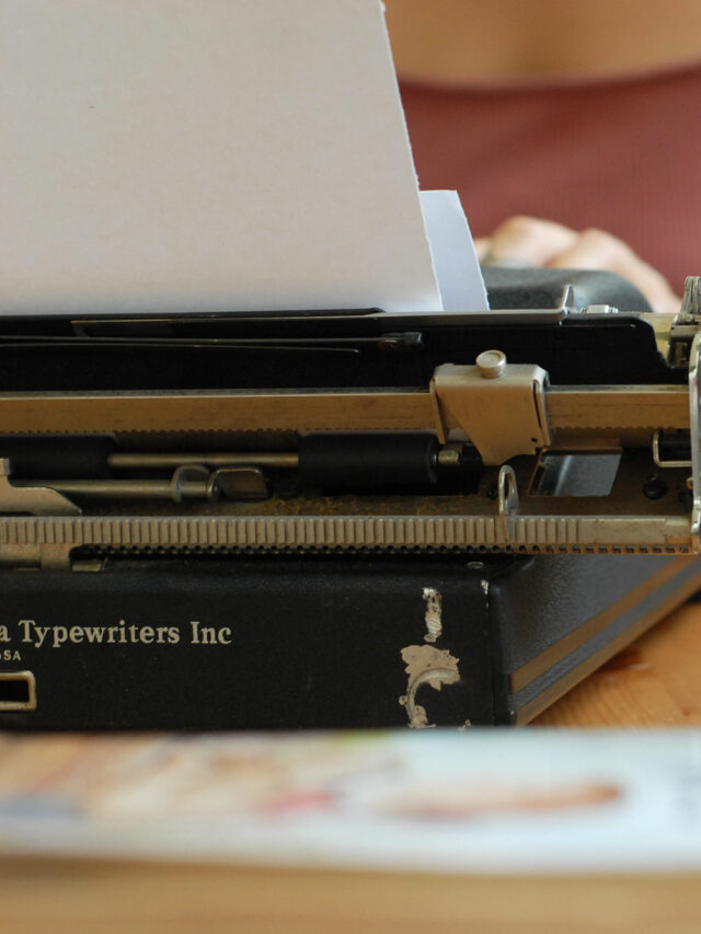 cropped-typewriter.jpg